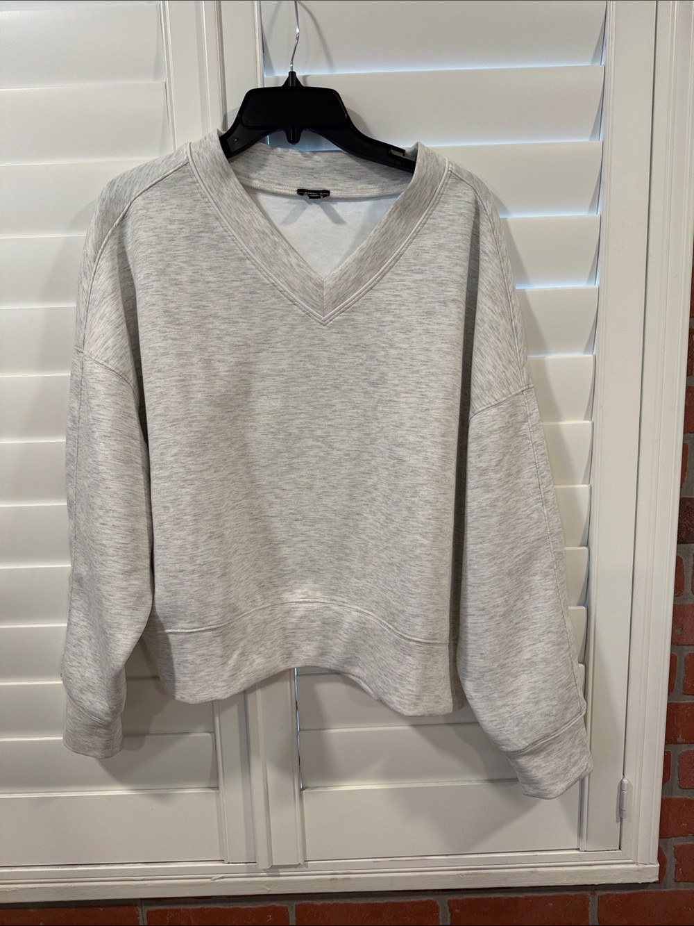 Express Women's V-Neck Pullover Sweater - Heather Gray